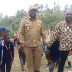 Wakil Bupati Pegubin Kris Bakweng Uropmabin, ST saat disambut di halaman Gereja GIDI Sion Pegunungan Bintang.